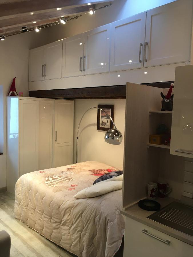 Appartamento In Casa D'Epoca Aosta Luaran gambar