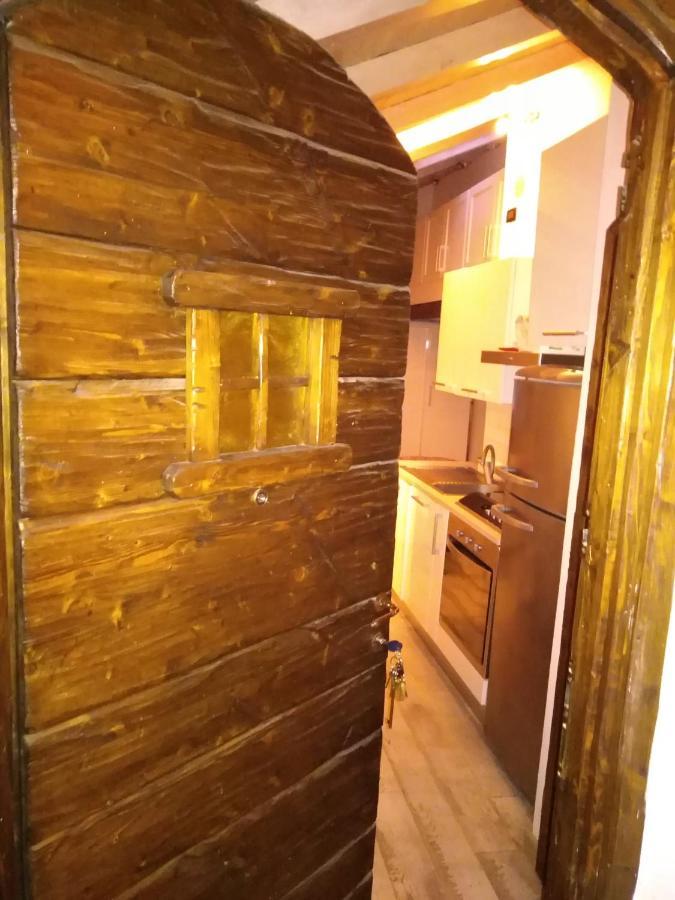 Appartamento In Casa D'Epoca Aosta Luaran gambar
